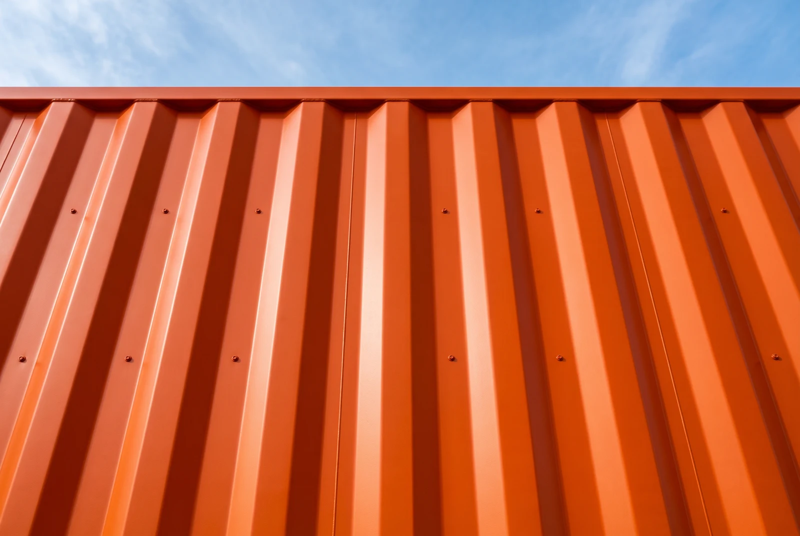 JIS規格コルゲート鋼板（オレンジ塗装）